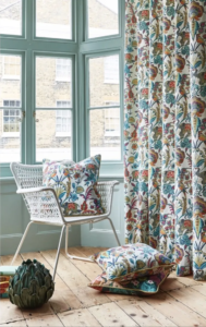 Rideaux-chaise-fenêtre-motif