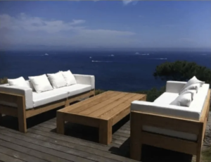 canapé-blanc-bois-mer-coussins