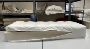 Intérieur de l'assise en mousse + couette en plume