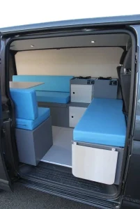 Vue coté fourgon banquette cyan
